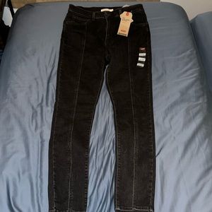 Brand new never worn Levi’s high rise skinny jeans
